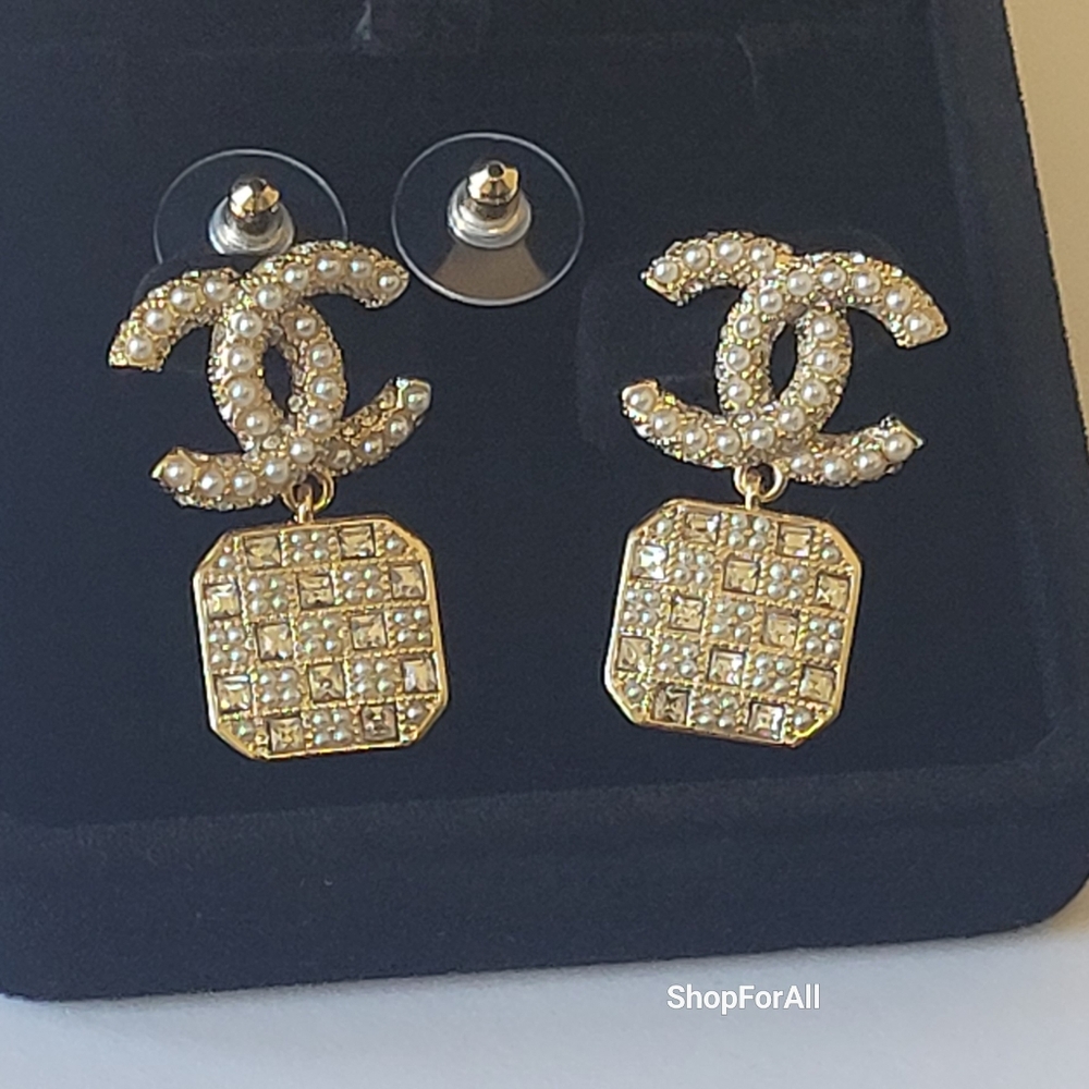 Chanel Gold and Cream Earrings - Picture 3 of 14